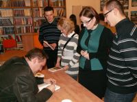 Wojciech Bonowicz w Bibliotece Publicznej w Niepołomicach